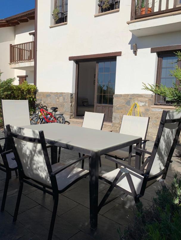 Ananda Apartamento Jaca Exterior foto